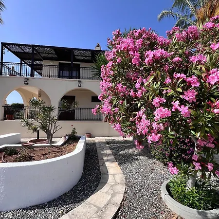 Charming With Private Pool And Garden View Erimi