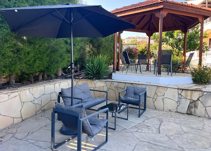 Charming With Private Pool And Garden View *