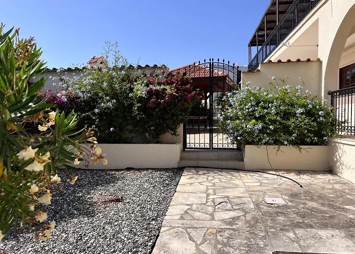 Charming With Private Pool And Garden View ヴィラ *