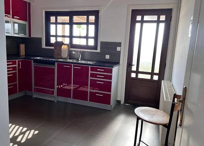 Charming With Private Pool And Garden View